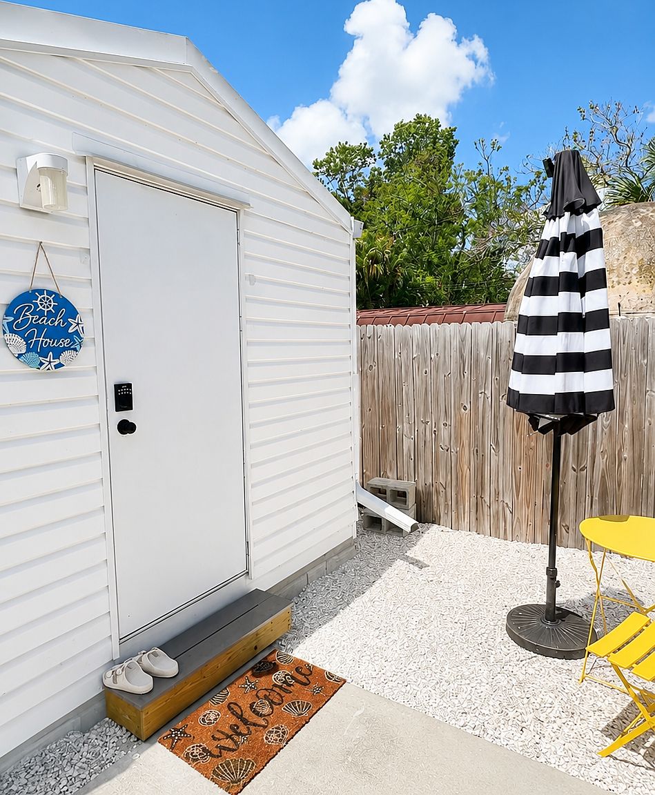 Furnished studio at 3201 40th Avenue North, Unit D