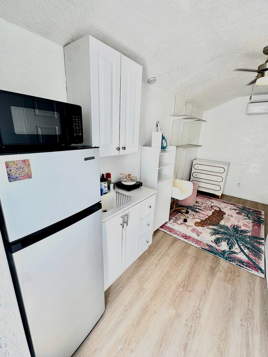 Sun Shell Studio at 3201 40th Avenue North, Unit E